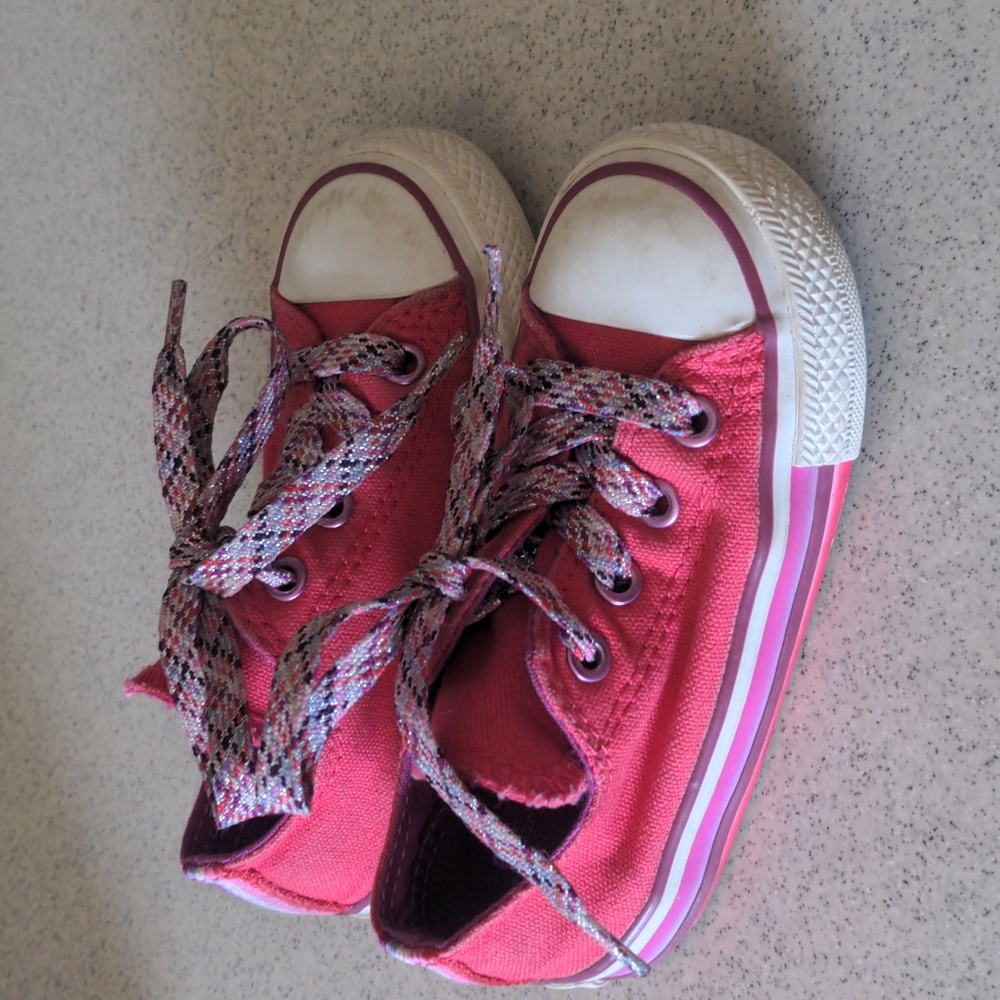 Toddler girls converse size 7 sneakers